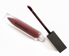Burberry Kisses Lip Lacquer in the shade No. 57 Black Cherry (5.5 ml)