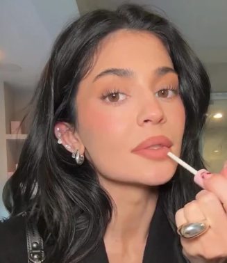 KYLIE MATTE LIQUID LIPSTICK 7 LIP LINER 3ML 100 POISE K MATTE