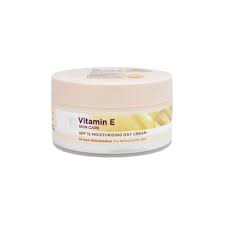 SUPERDRUG VITAMIN E 24 HR MOISTURISATION  DAY  CREAM SPF15 100ML