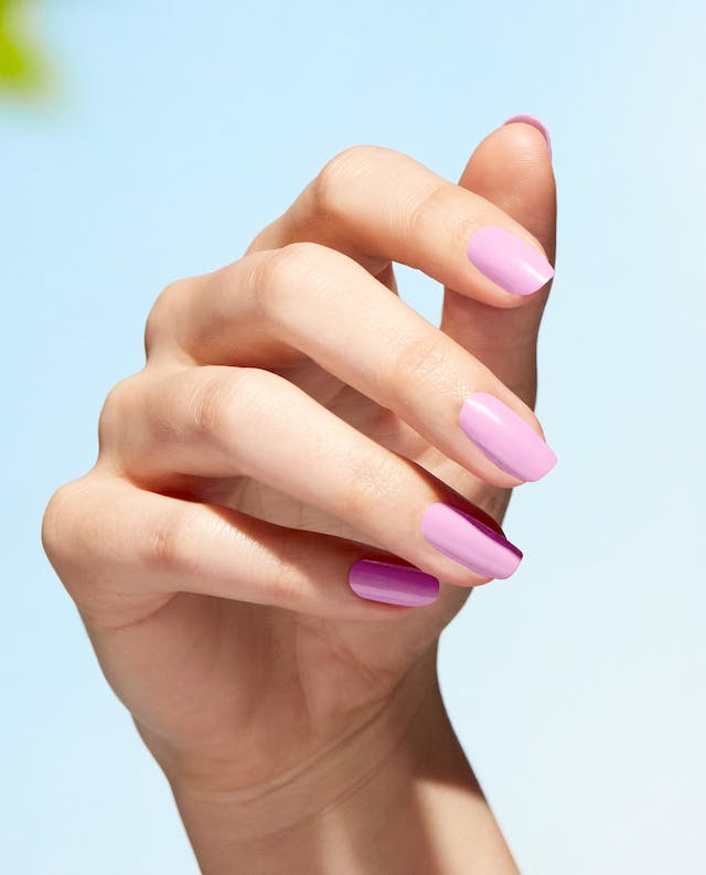 O.P.I Natural Strong Nail Lacquer - Natural Mauvement - 15ml